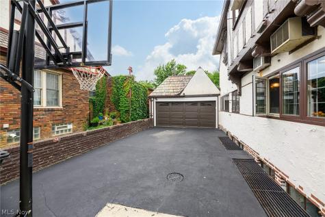 10416 Lake Avenue Cleveland OH 44102