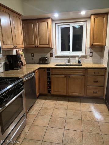 19202 Davinwood Drive Cleveland OH 44135