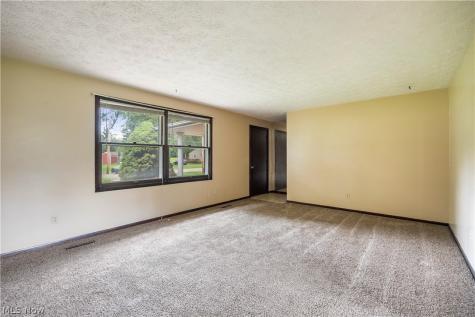 5411 Clay Street Louisville OH 44641