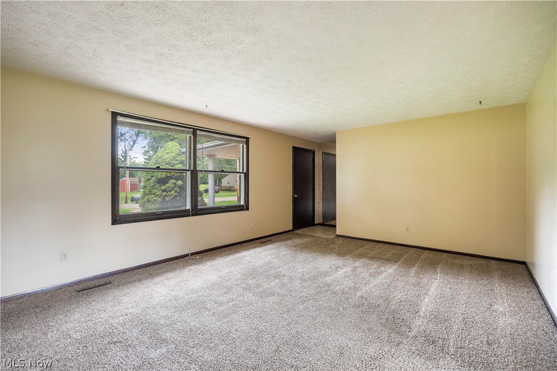 5411 Clay Street Louisville OH 44641
