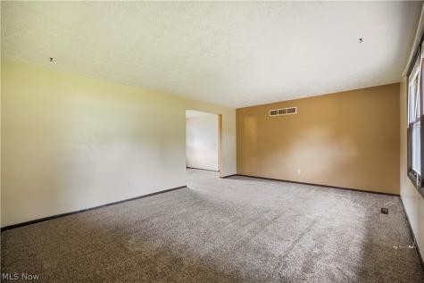 5411 Clay Street Louisville OH 44641