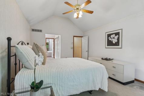 9691 River Oaks Drive North Royalton OH 44133