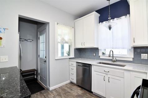 1190 Gladys Avenue Lakewood OH 44107