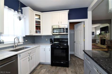 1190 Gladys Avenue Lakewood OH 44107
