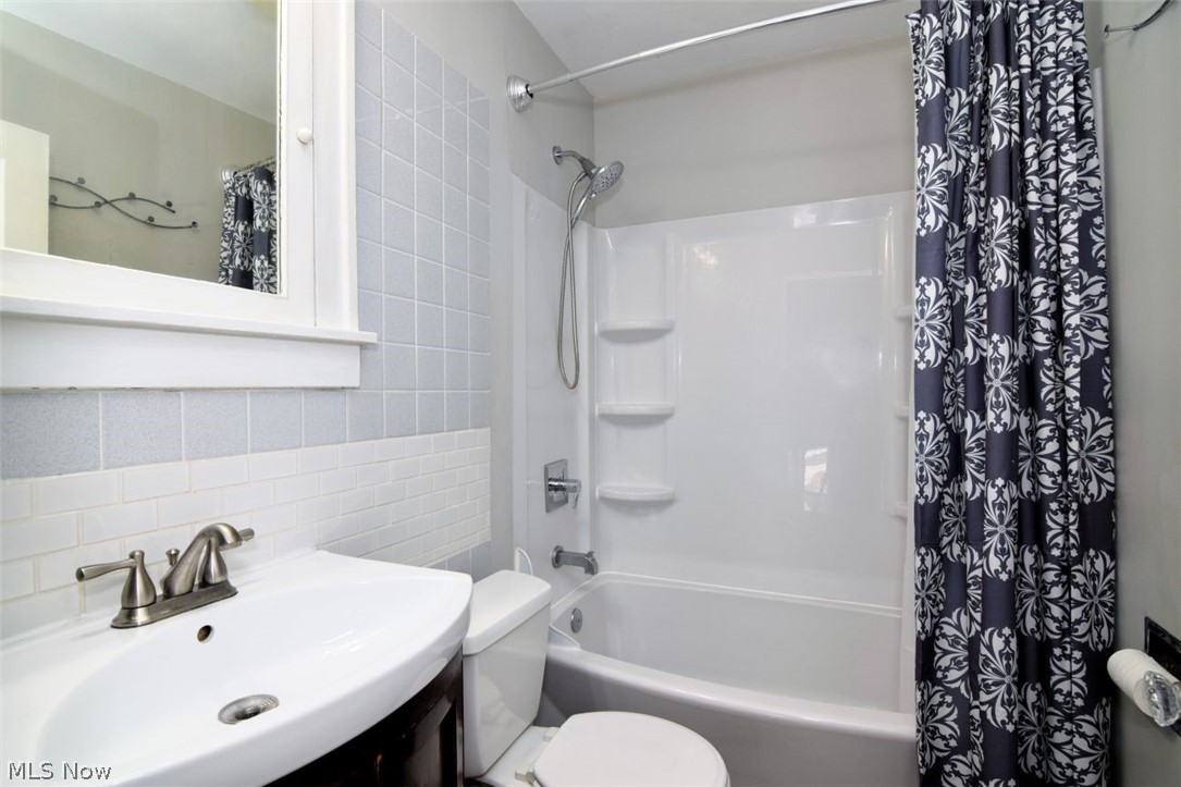 1190 Gladys Avenue Lakewood OH 44107