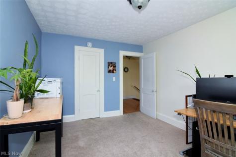 1190 Gladys Avenue Lakewood OH 44107