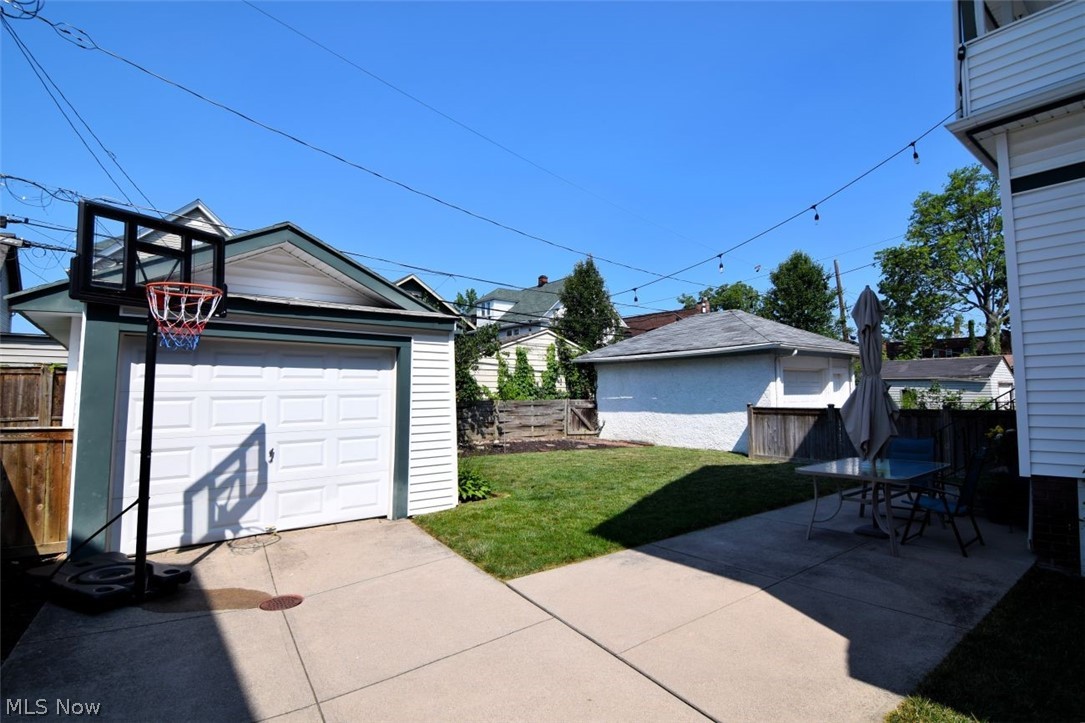 1190 Gladys Avenue Lakewood OH 44107