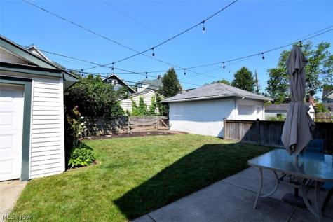 1190 Gladys Avenue Lakewood OH 44107