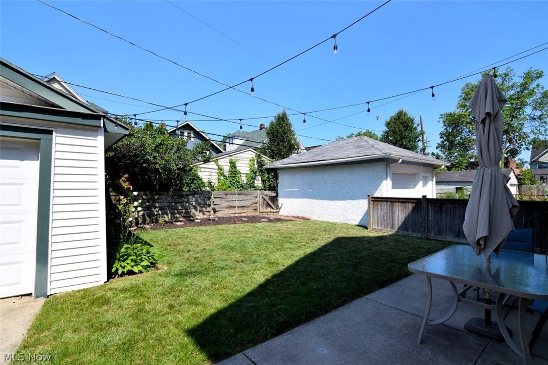 1190 Gladys Avenue Lakewood OH 44107