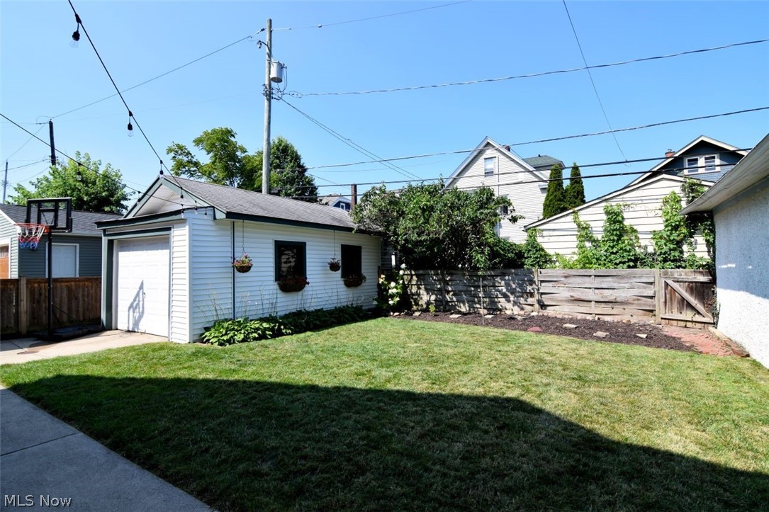 1190 Gladys Avenue Lakewood OH 44107