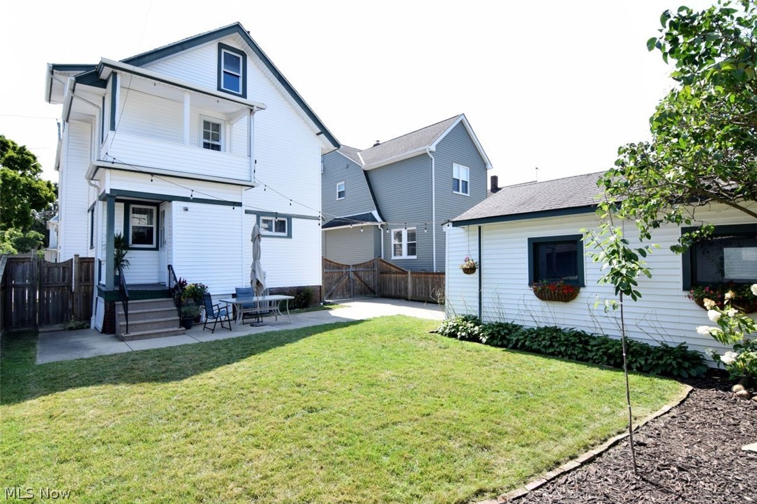 1190 Gladys Avenue Lakewood OH 44107