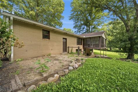 1097 Oak Tree Road Akron OH 44320