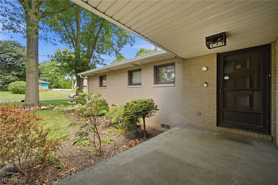 1097 Oak Tree Road Akron OH 44320