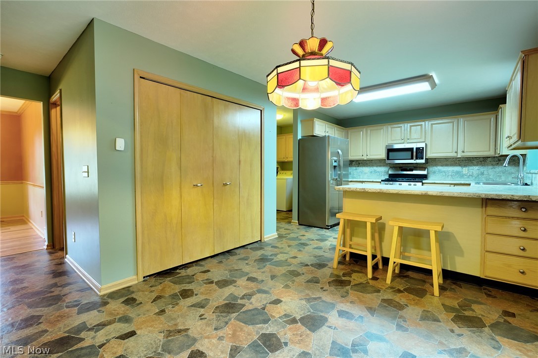 111 Squires Court South Amherst OH 44001