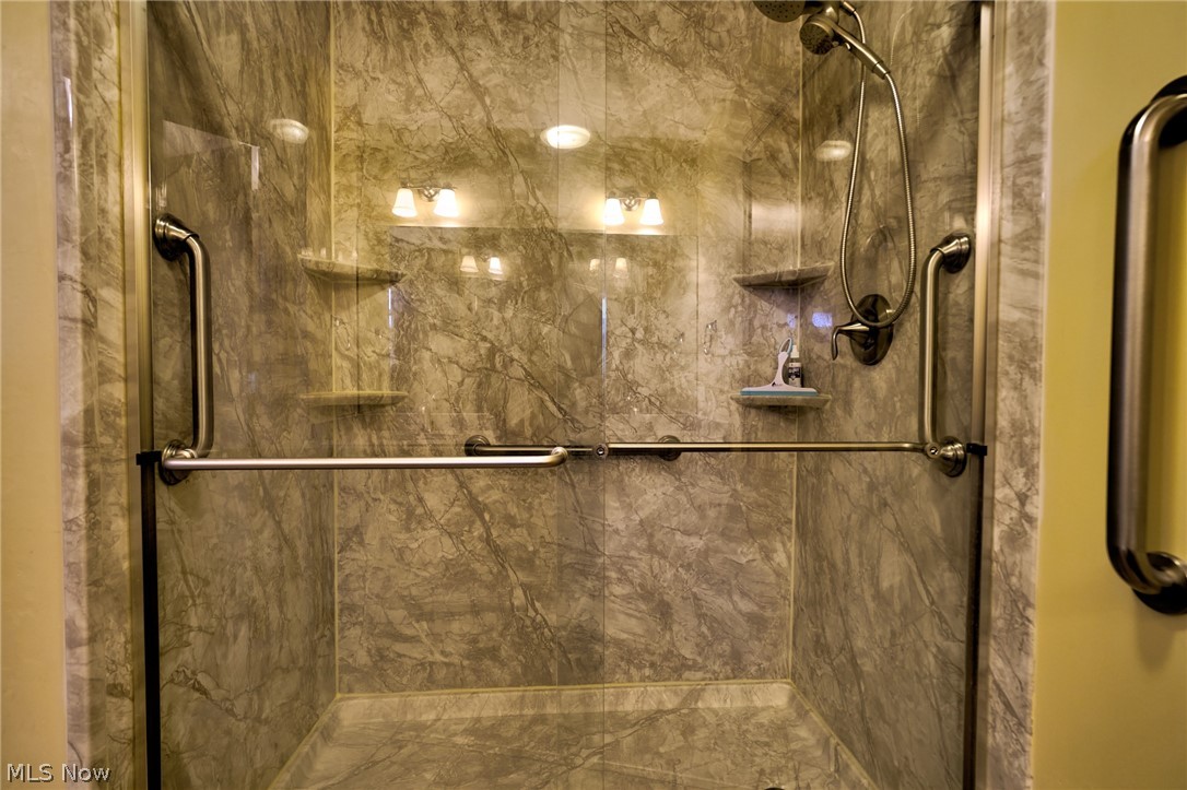 111 Squires Court South Amherst OH 44001