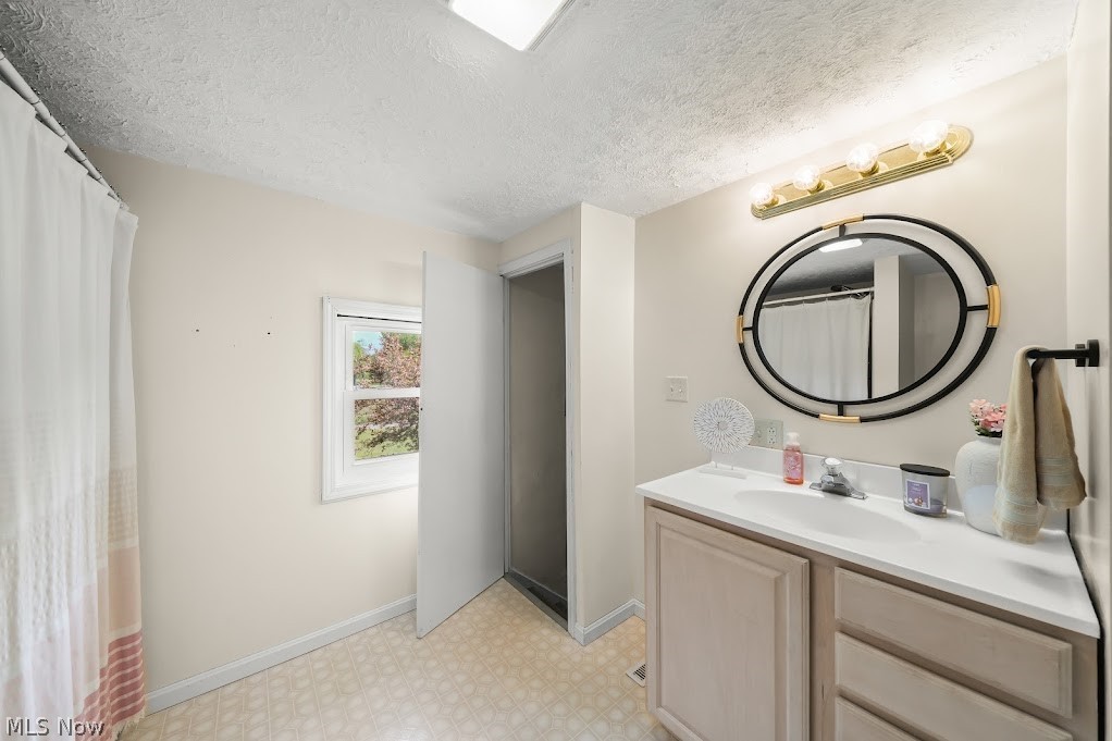 6175 Downs Road NW Warren OH 44481