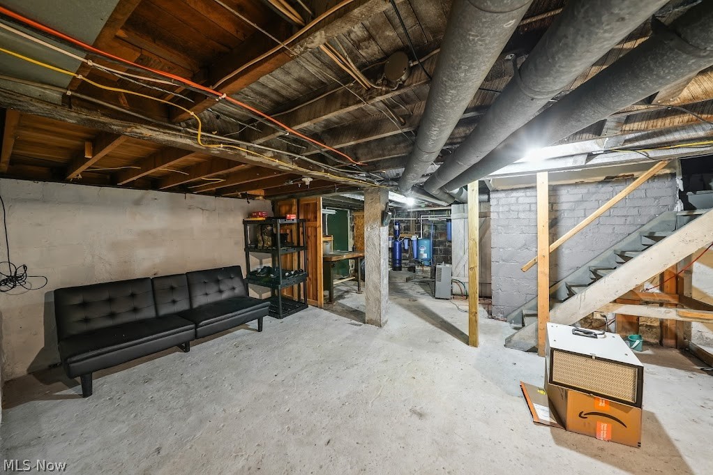 6175 Downs Road NW Warren OH 44481