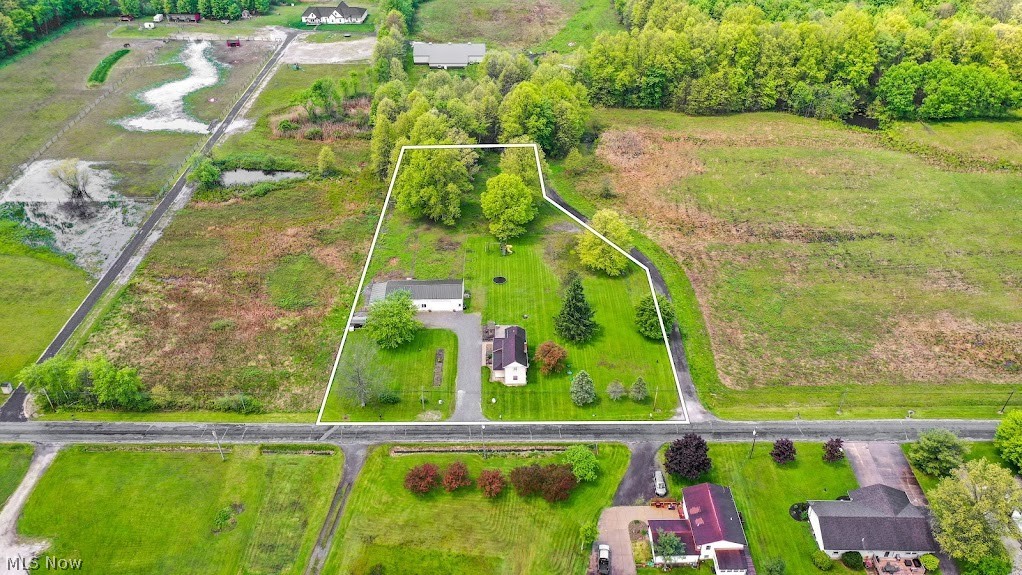 6175 Downs Road NW Warren OH 44481