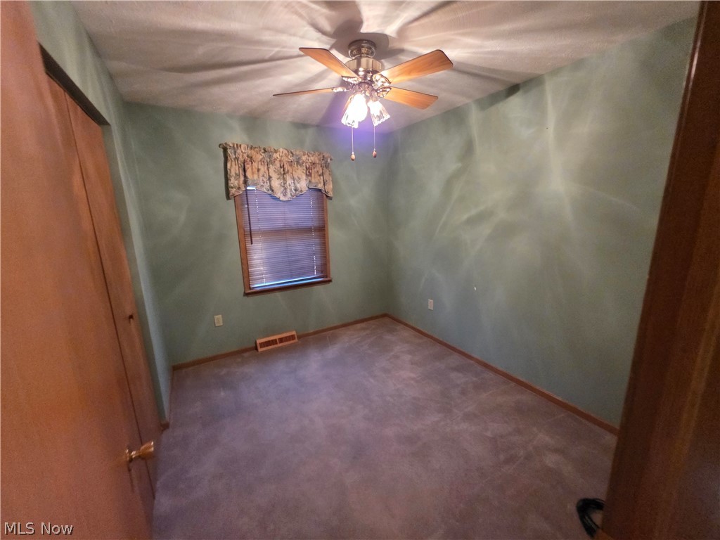 170 French St Road East Palestine OH 44413