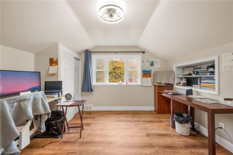 5234 Erwin Street Maple Heights OH 44137
