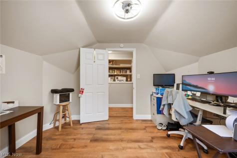 5234 Erwin Street Maple Heights OH 44137