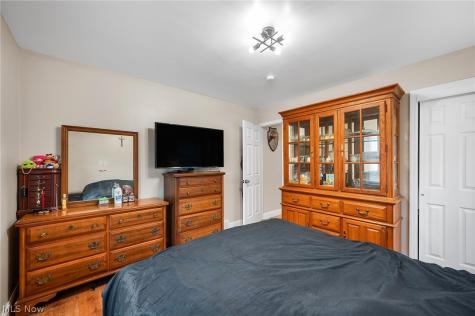 5234 Erwin Street Maple Heights OH 44137