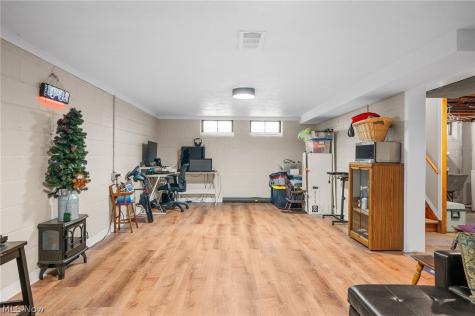 5234 Erwin Street Maple Heights OH 44137