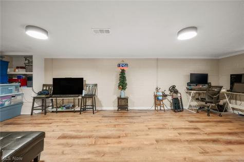 5234 Erwin Street Maple Heights OH 44137
