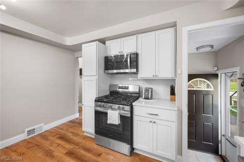5234 Erwin Street Maple Heights OH 44137