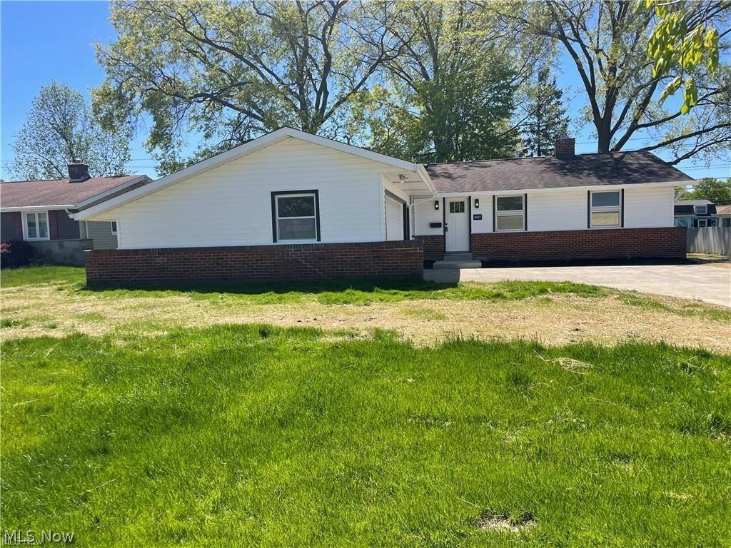 8045 Royal Ridge Drive Parma OH 44129