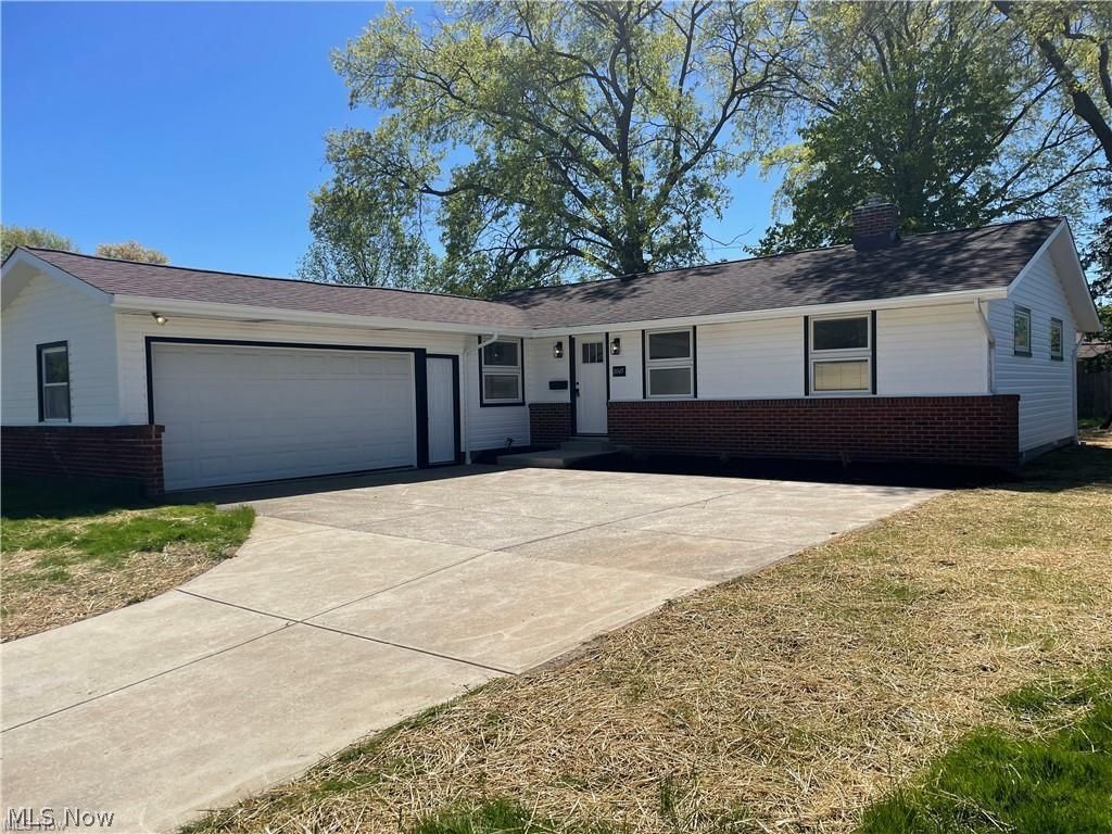 8045 Royal Ridge Drive Parma OH 44129