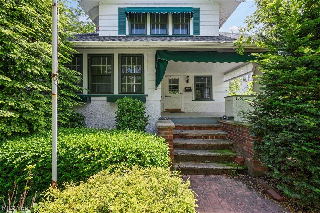1351 Manor Park Avenue Lakewood OH 44107
