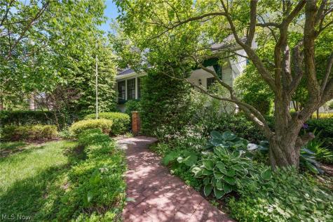 1351 Manor Park Avenue Lakewood OH 44107