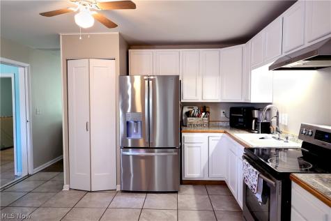 556 Keys Drive Elyria OH 44035