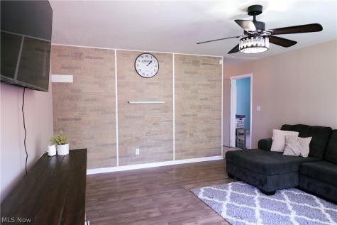 556 Keys Drive Elyria OH 44035