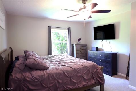 556 Keys Drive Elyria OH 44035