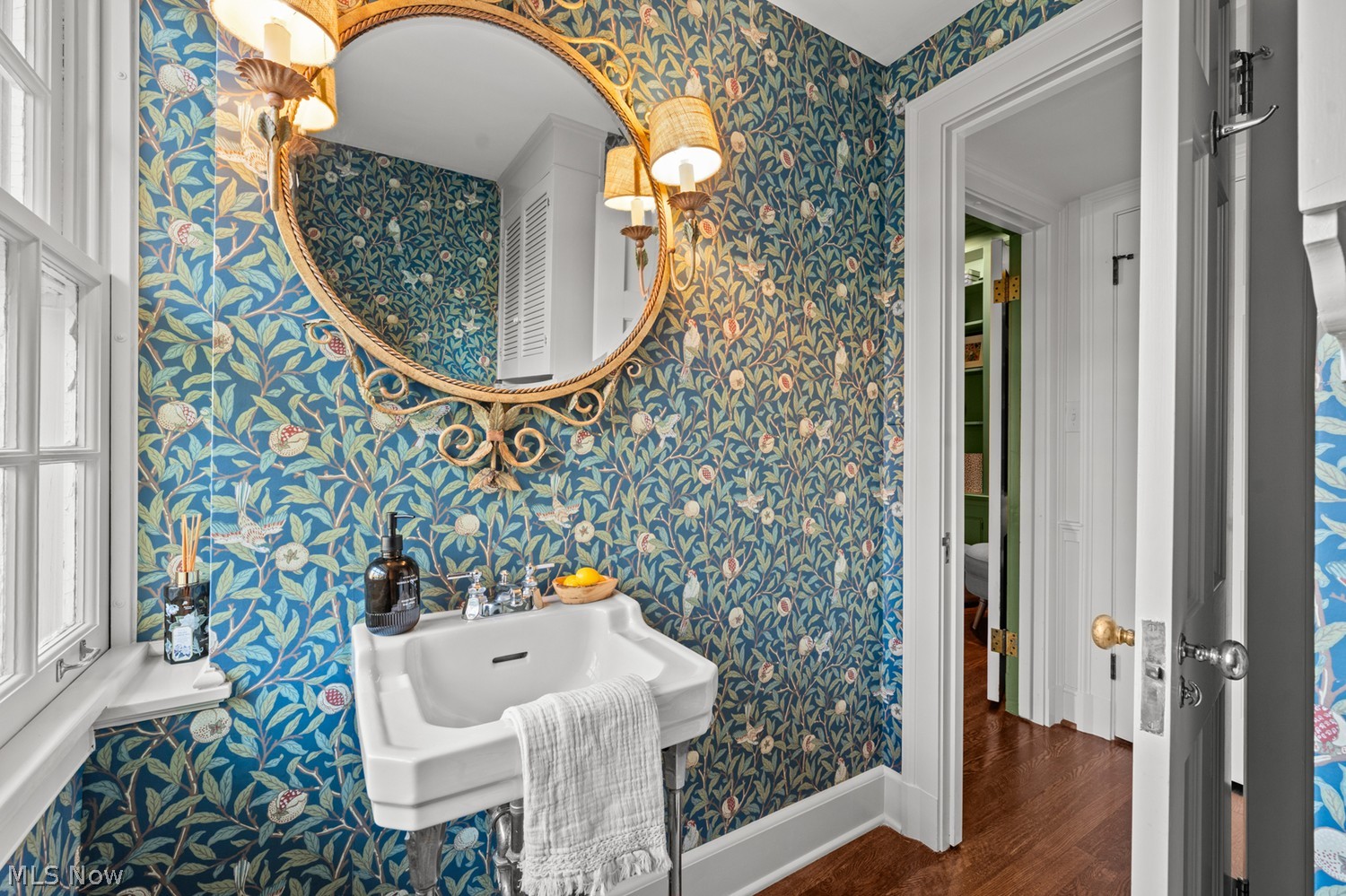 2717 Wadsworth Road Shaker Heights OH 44122