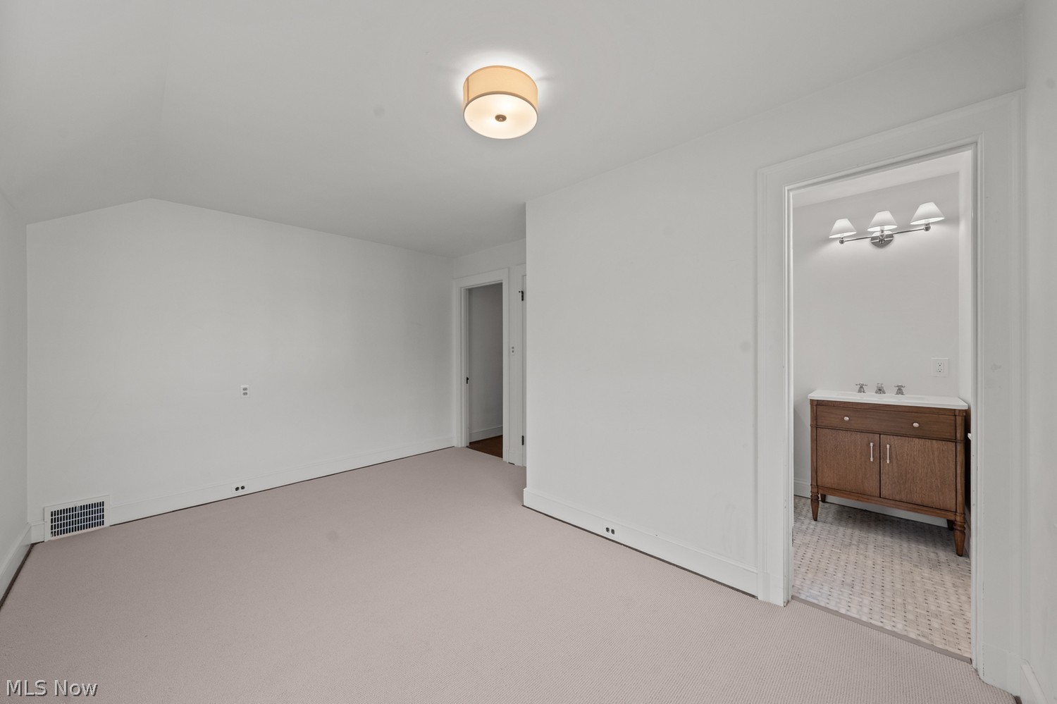 2717 Wadsworth Road Shaker Heights OH 44122