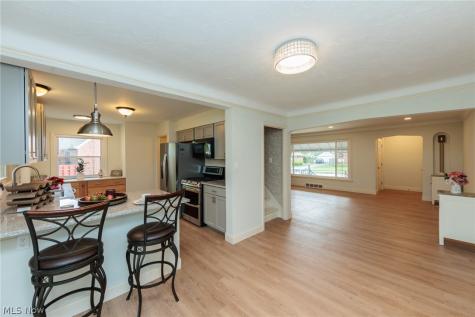 5906 Twin Lakes Drive Parma OH 44129