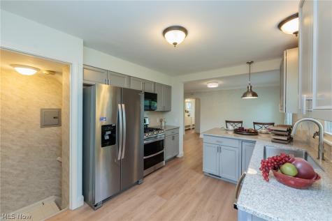 5906 Twin Lakes Drive Parma OH 44129