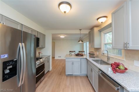 5906 Twin Lakes Drive Parma OH 44129