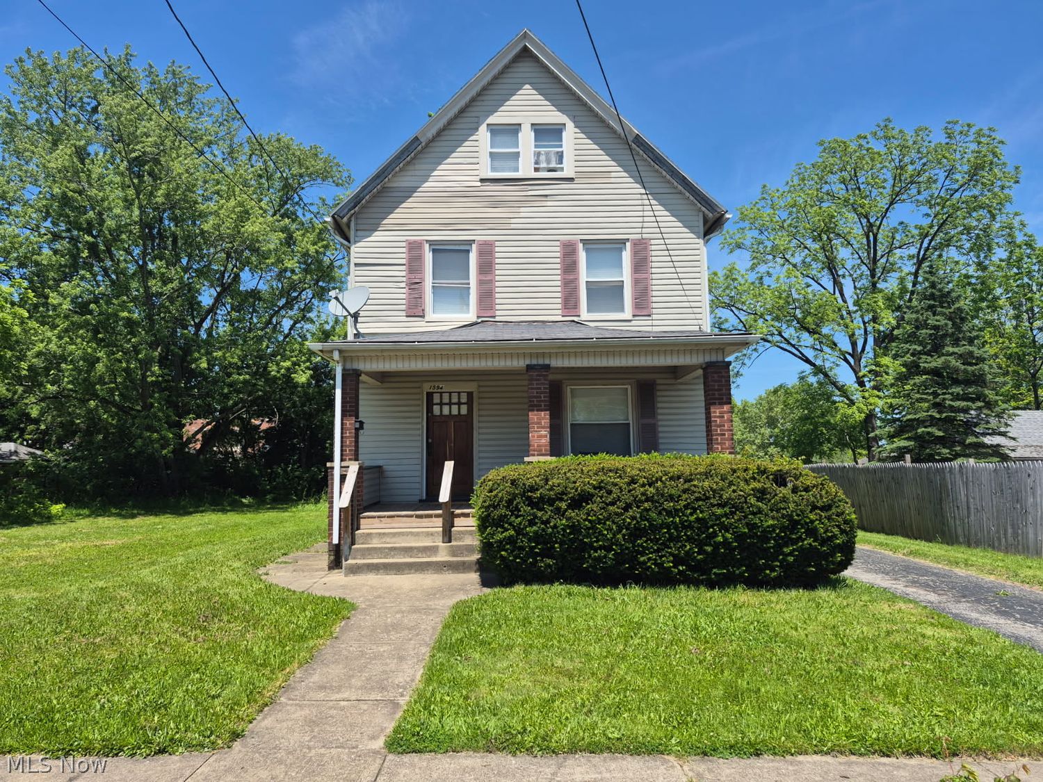 1594 2nd Street Youngstown OH 44509