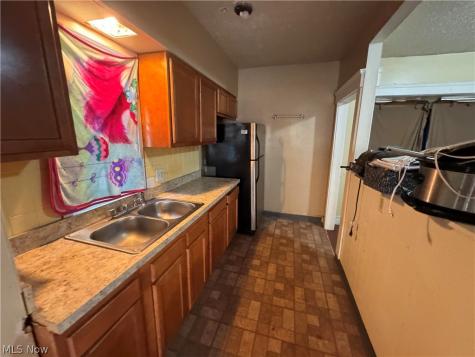 10907 Hull Avenue Cleveland OH 44106