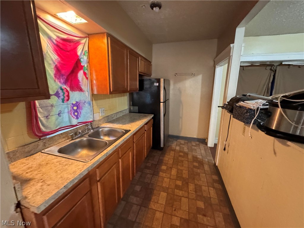 10907 Hull Avenue Cleveland OH 44106