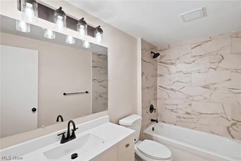 1053 Wellfleet Drive Grafton OH 44044