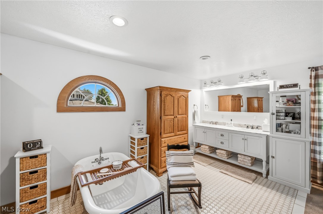 2628 State Route 534 Southington OH 44470