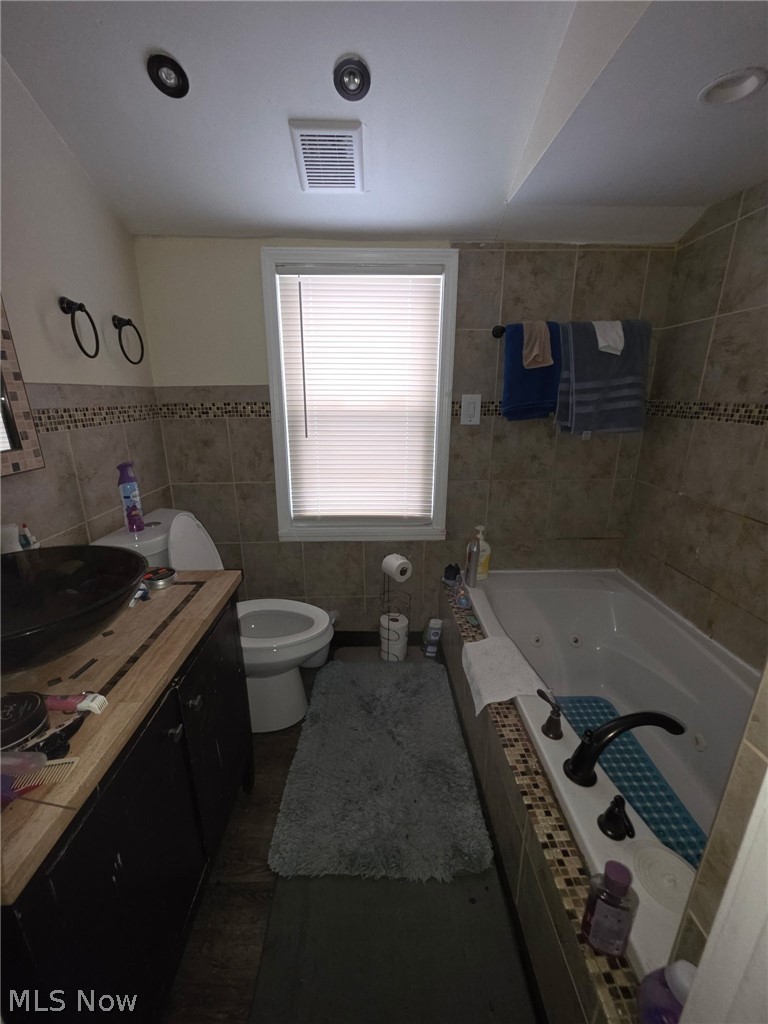 2370 N Taylor Road East Cleveland OH 44112