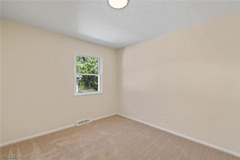 697 Ocean Avenue Akron OH 44310
