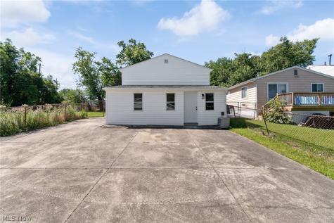 697 Ocean Avenue Akron OH 44310