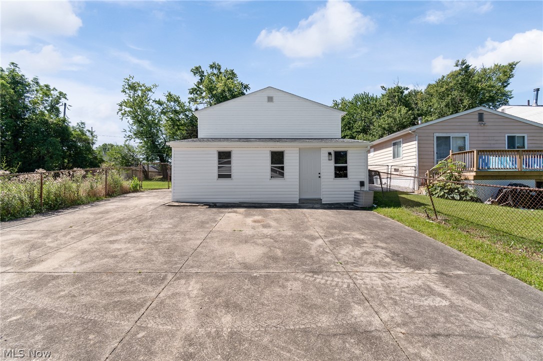 697 Ocean Avenue Akron OH 44310